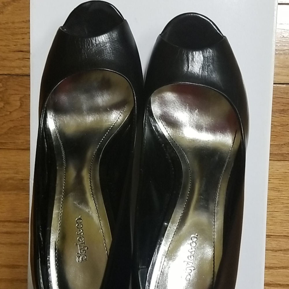 Shoes - Picture 2 of 4